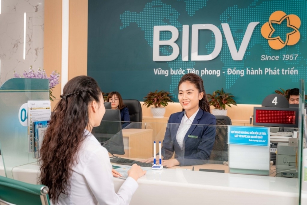 Đăng ký BIDV SmartBanking ngay tại phòng giao dịch với hướng dẫn của nhân viên