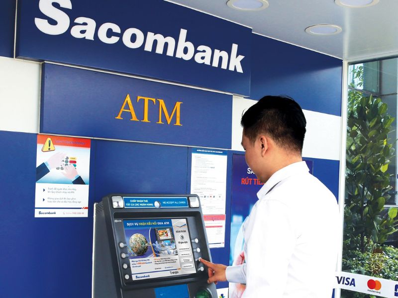 Rút tiền mặt tại cây ATM Sacombank