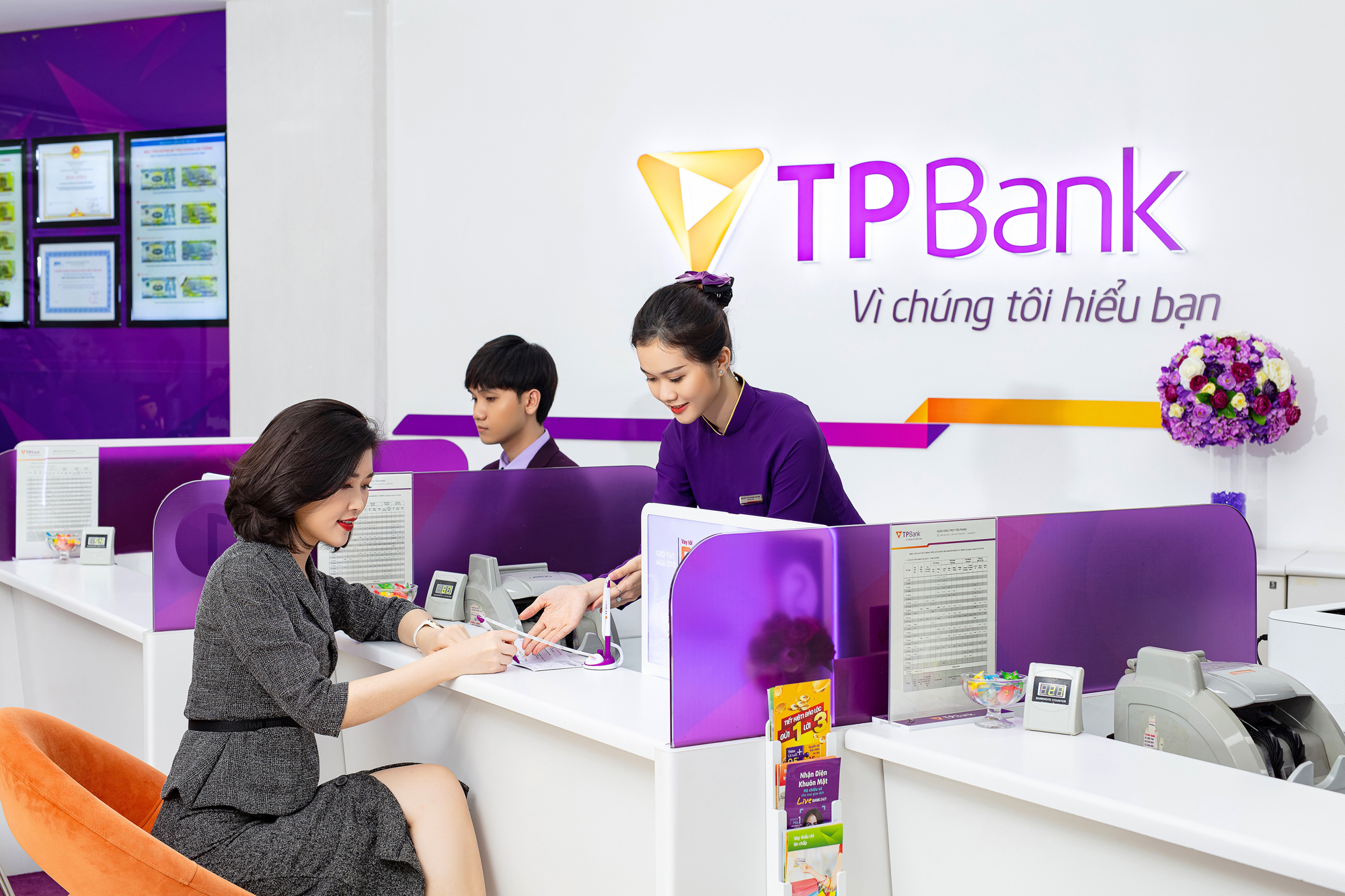 Đăng ký mở thẻ ở phòng giao dịch Ngân hàng TPBank