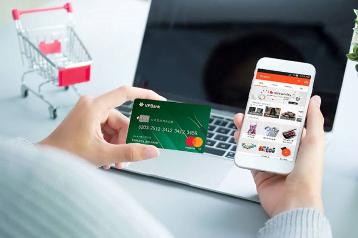 Thẻ tín dụng Titanium Cashback là loại thẻ hoàn tiền nổi bật tại ngân hàng VPBank