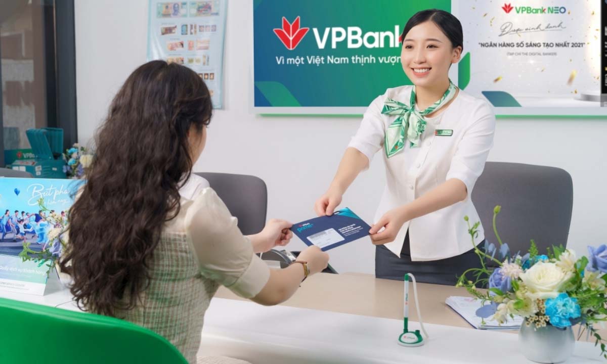 Khách hàng nên đặt lịch hẹn trước khi đến chi nhánh ngân hàng VPBank