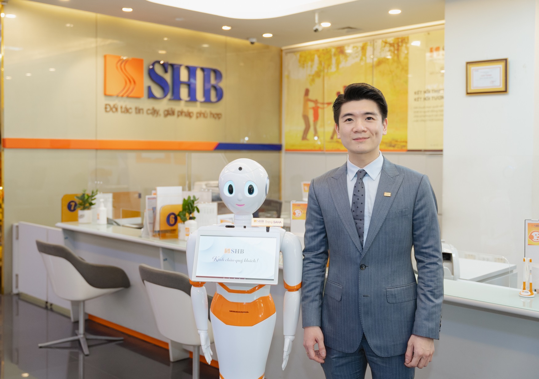 SHB tích hợp công nghệ robot hiện đại vào quy trình chăm sóc khách hàng